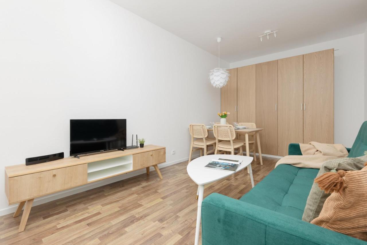 Stacja Wola Apartments With Parking By Noclegi Renters Varšava Exteriér fotografie