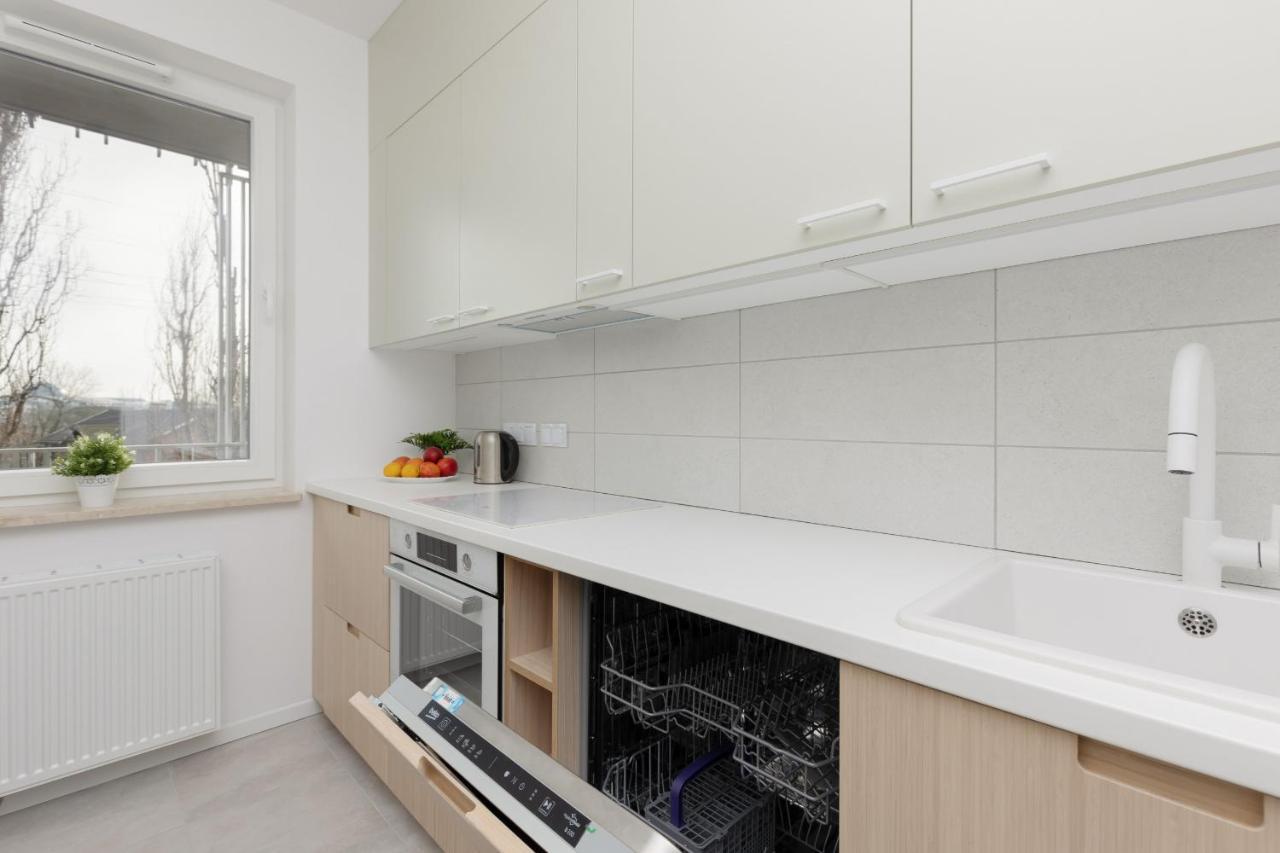 Stacja Wola Apartments With Parking By Noclegi Renters Varšava Exteriér fotografie